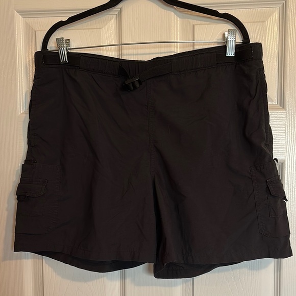 Columbia women’s black 6” inseam nylon hiking shorts size medium - Picture 1 of 8